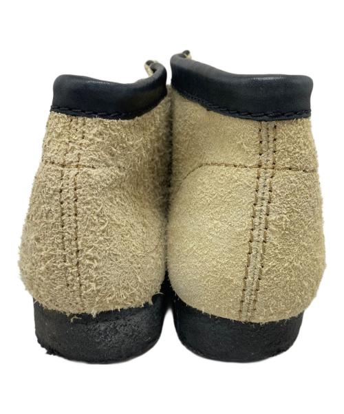 CLARKS（クラークス）CLARKS (クラークス) ワラビーブーツ ベージュ サイズ:27cmの古着・服飾アイテム