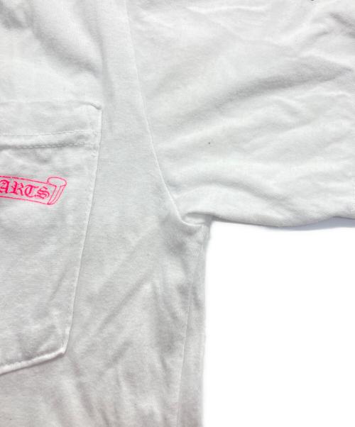 CHROME HEARTS（クロムハーツ）CHROME HEARTS (クロムハーツ) NEON PINK STRIPE LOGO T-shirt ポケットTシャツ ホワイト サイズ:XSの古着・服飾アイテム