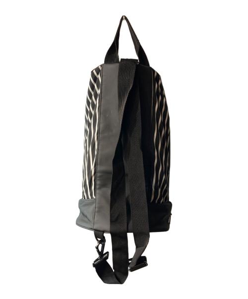 adidas（アディダス）adidas (アディダス) STELLA McCARTNEY (ステラマッカートニー) ストライプ スポーツバッグ ホワイト×ブラックの古着・服飾アイテム