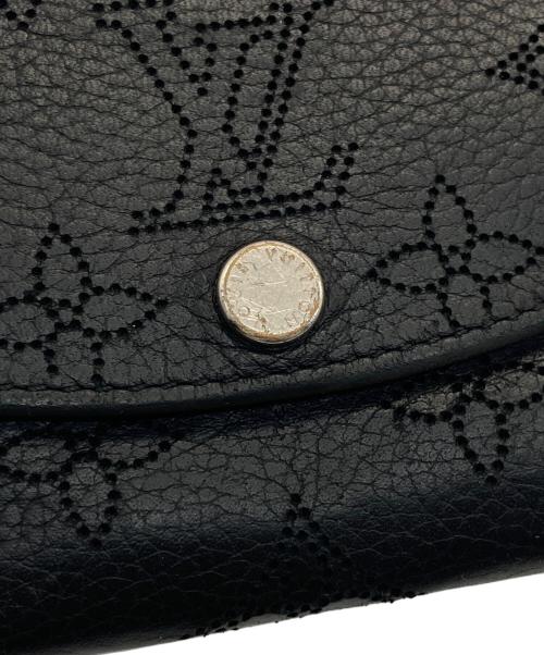 LOUIS VUITTON（ルイ ヴィトン）LOUIS VUITTON (ルイ ヴィトン) マヒナ  ポルトモネ アナエ 2つ折り財布 ブラックの古着・服飾アイテム