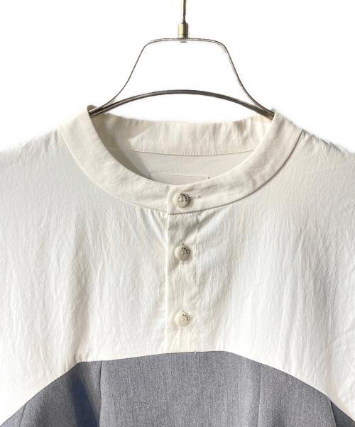 OMMO（オーエムエムオー）OMMO (オーエムエムオー) IRREGULAR PATTERN DOCKING SH  ブラウス ホワイト×グレー サイズ:FREEの古着・服飾アイテム