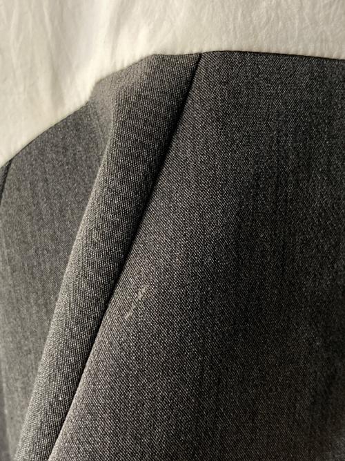 OMMO（オーエムエムオー）OMMO (オーエムエムオー) IRREGULAR PATTERN DOCKING SH  ブラウス ホワイト×グレー サイズ:FREEの古着・服飾アイテム