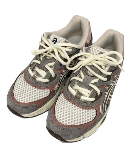 asics（アシックス）asics (アシックス) GEL-NYC  ローカットスニーカー ピンクベージュ×ホワイト サイズ:25cmの古着・服飾アイテム
