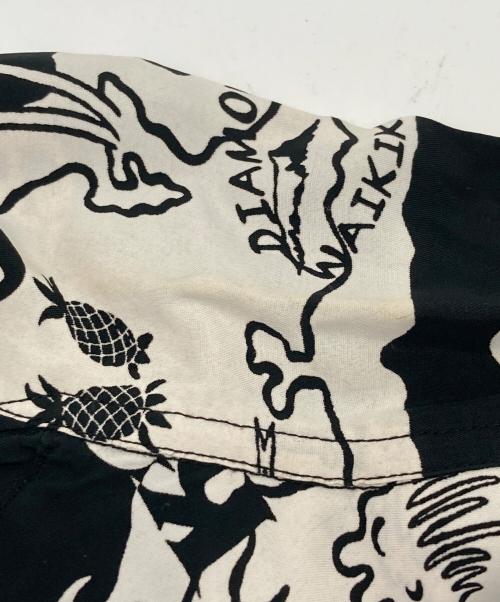 Sun Surf（サンサーフ）Sun Surf (サンサーフ) SHOWING HAWAIIAN ISLANDS 復刻スーベニアシャツ ブラック×ホワイト サイズ:Mの古着・服飾アイテム