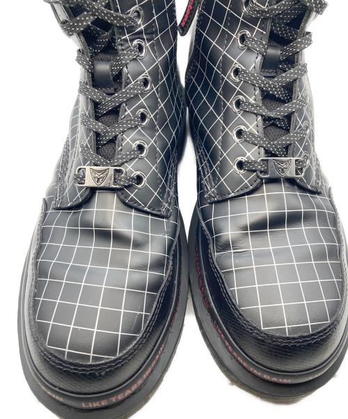 Dr.Martens（ドクターマーチン）Dr.Martens (ドクターマーチン) WARNER BROS (ワーナーブラザース) 1460BR 8ホールブーツ ブラック×レッド サイズ:UK8の古着・服飾アイテム