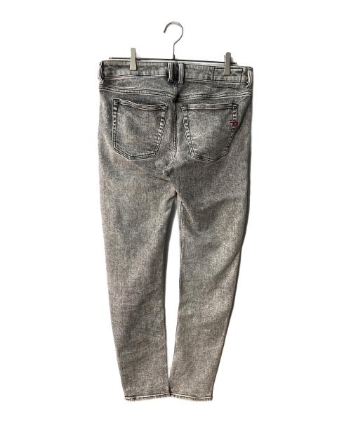 DIESEL（ディーゼル）DIESEL (ディーゼル) 1979 SLEENKER デニムパンツ グレー サイズ:W31の古着・服飾アイテム
