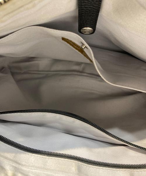 HERGOPOCH（エルゴポック）HERGOPOCH (エルゴポック) エンボスレザー ベーシックショルダーバッグA4 ブラックの古着・服飾アイテム