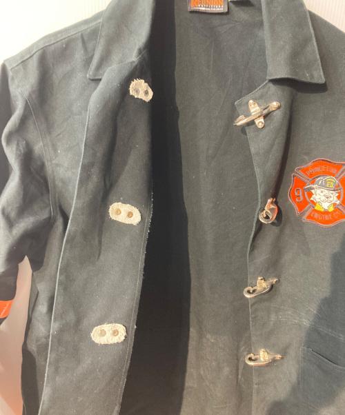 USED（ユーズド）USED (ユーズド) ファイヤーマン コート ブラック×オレンジ サイズ:Lの古着・服飾アイテム