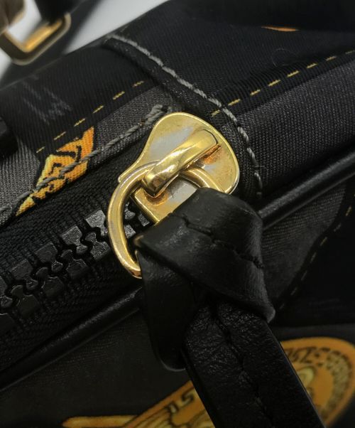 VERSACE（ヴェルサーチェ）VERSACE (ヴェルサーチ) ロゴグラフィックショルダーポーチの古着・服飾アイテム