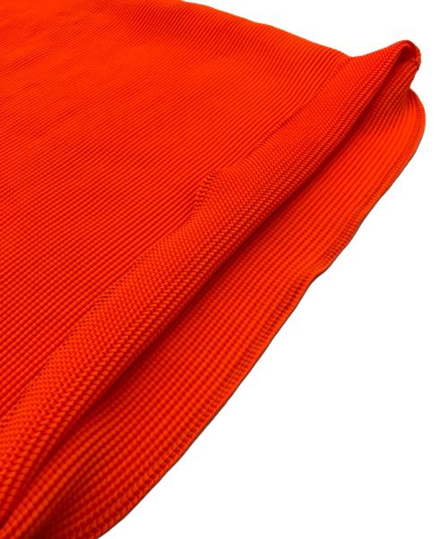 ISSEY MIYAKE PLEATS (T.)（イッセイミヤケ プリーツ）ISSEY MIYAKE PLEATS (T.) (イッセイミヤケ プリーツ) プリーツハイネックブラウス オレンジ サイズ:3の古着・服飾アイテム