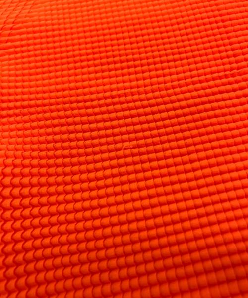 ISSEY MIYAKE PLEATS (T.)（イッセイミヤケ プリーツ）ISSEY MIYAKE PLEATS (T.) (イッセイミヤケ プリーツ) プリーツハイネックブラウス オレンジ サイズ:3の古着・服飾アイテム