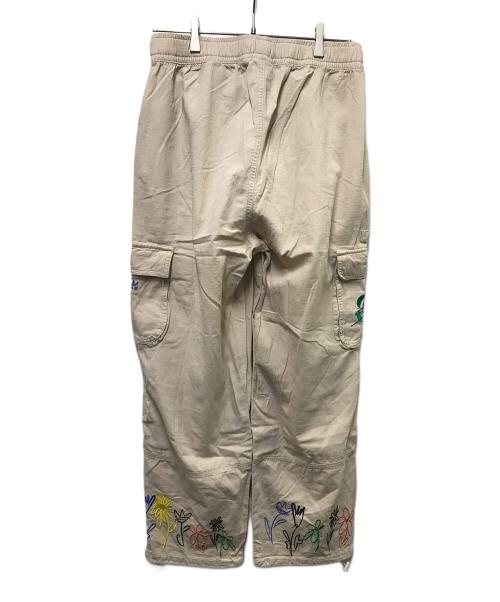 adidas（アディダス）adidas (アディダス) Sean Wotherspoon (ショーン・ワザーズプーン) 刺繍デザインカーゴパンツ ベージュ サイズ:XLの古着・服飾アイテム