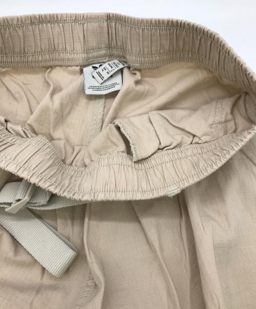 adidas（アディダス）adidas (アディダス) Sean Wotherspoon (ショーン・ワザーズプーン) 刺繍デザインカーゴパンツ ベージュ サイズ:XLの古着・服飾アイテム