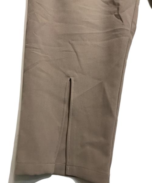 juha（ユハ）juha (ユハ) FRONT SLIT TAPERED PANTS ベージュ サイズ:1の古着・服飾アイテム