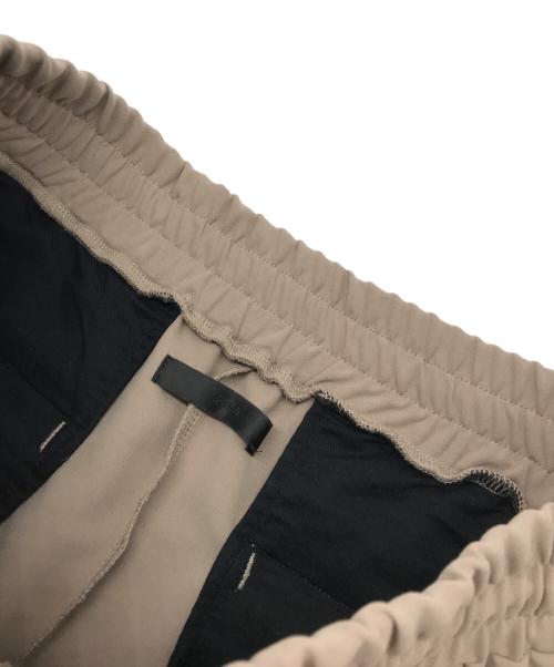 juha（ユハ）juha (ユハ) FRONT SLIT TAPERED PANTS ベージュ サイズ:1の古着・服飾アイテム