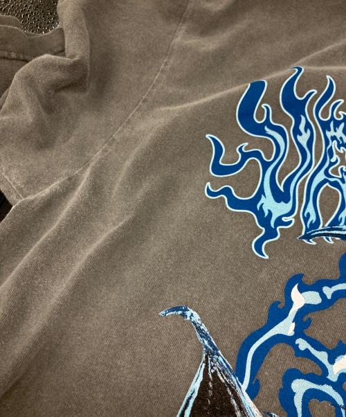 VAULTROOM（ボルトルーム）VAULTROOM (ボルトルーム) FFXIV BAHAMUT TEE グレー サイズ:XLの古着・服飾アイテム