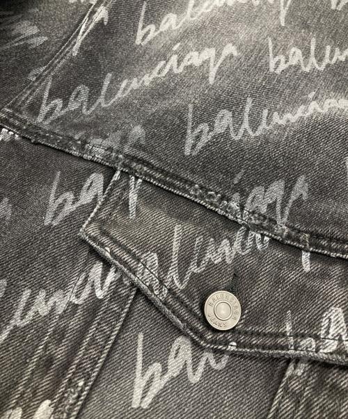 BALENCIAGA（バレンシアガ）BALENCIAGA (バレンシアガ) オールオーバーロゴデニムジャケット グレー サイズ:3の古着・服飾アイテム