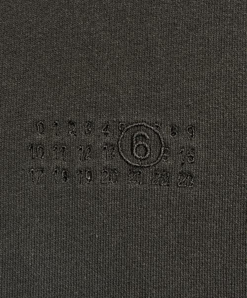 MM6 Maison Margiela（エムエムシックスメゾンマルジェラ）MM6 Maison Margiela (エムエムシックスメゾンマルジェラ) フロントロゴ刺繍 スウェット ブラック サイズ:Sの古着・服飾アイテム
