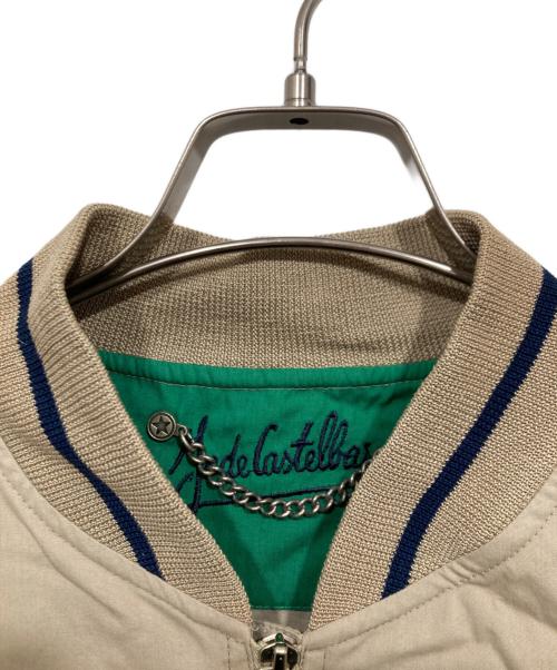 CASTELBAJAC（カステルバジャック）CASTELBAJAC (カステルバジャック) 刺繍デザインブルゾン ベージュ サイズ:46の古着・服飾アイテム