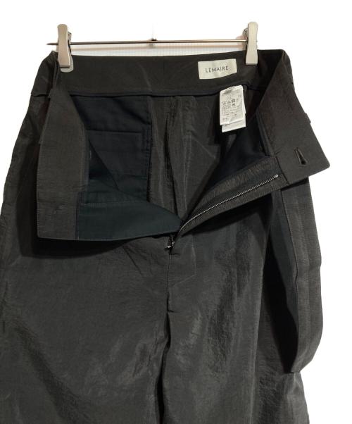 LEMAIRE（ルメール）LEMAIRE (ルメール) BELTED RELAXED PANTS ブラウン サイズ:44の古着・服飾アイテム
