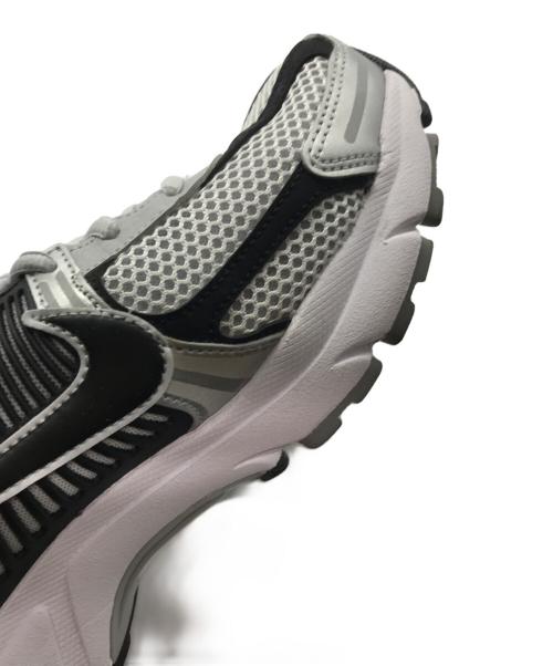 NIKE（ナイキ）NIKE (ナイキ) ZOOM VOMERO 5 metallic silver グレー サイズ:28の古着・服飾アイテム