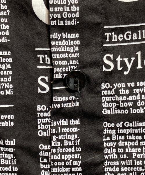 JOHN GALLIANO（ジョンガリアーノ）JOHN GALLIANO (ジョンガリアーノ) ニュースペーパーシャツ ブラック サイズ:Mの古着・服飾アイテム