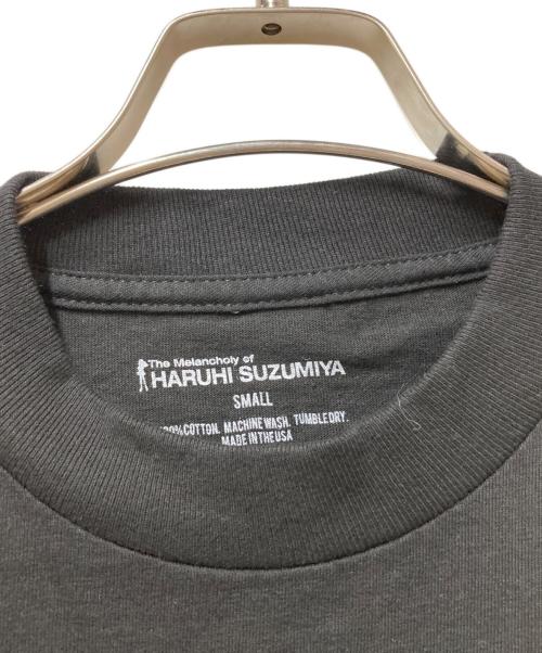 HARUHI SUZUMIYA（-）HARUHI SUZUMIYA (-) アニメプリントTシャツ ブラック サイズ:Sの古着・服飾アイテム