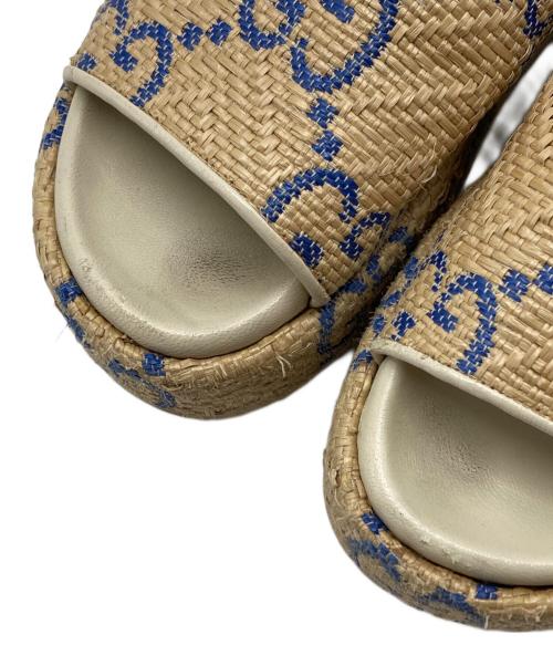 GUCCI（グッチ）GUCCI (グッチ) GGプラットフォームラフィアサンダル ベージュ サイズ:36　1/2の古着・服飾アイテム