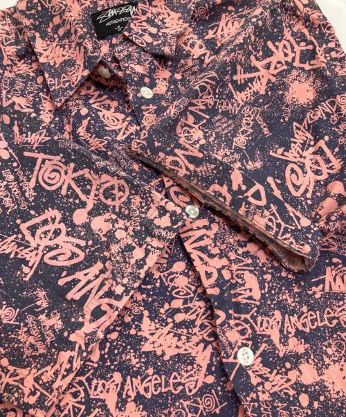 stussy（ステューシー）stussy (ステューシー) 総柄半袖シャツ ピンク×ネイビー サイズ:Sの古着・服飾アイテム