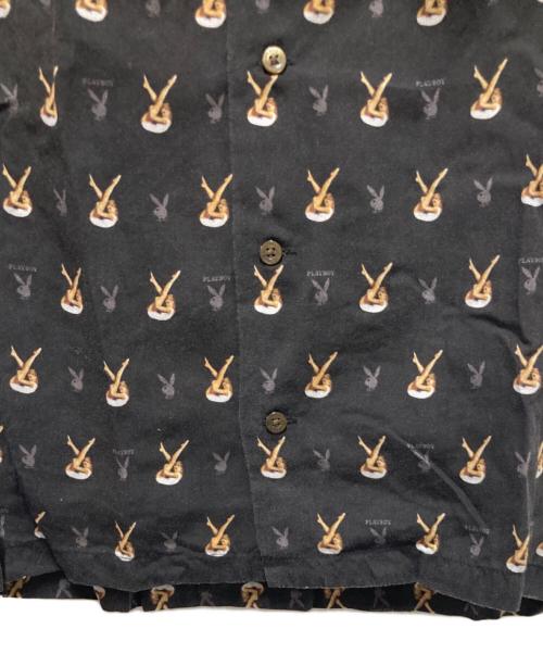 PLAY BOY（プレイボーイ）PLAY BOY (プレイボーイ) Hysteric Glamour (ヒステリックグラマー) 総柄レーヨン半袖シャツ ブラック×ブラウン サイズ:FREEの古着・服飾アイテム