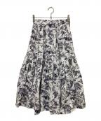 Nobleノーブル）の古着「ボタニカルプリントタックスカート」｜ホワイト×ブラック