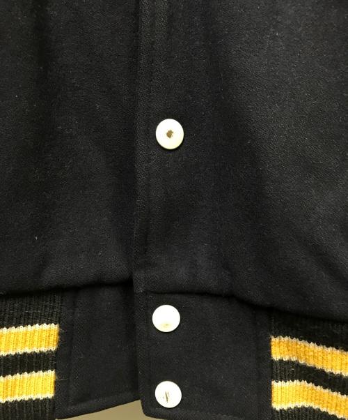 Wrangler（ラングラー）Wrangler (ラングラー) 袖レザーワッペンスタジャン ネイビー×ベージュ サイズ:Mの古着・服飾アイテム