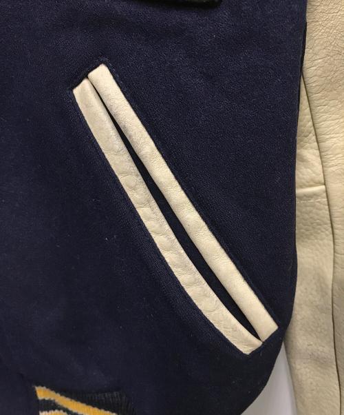 Wrangler（ラングラー）Wrangler (ラングラー) 袖レザーワッペンスタジャン ネイビー×ベージュ サイズ:Mの古着・服飾アイテム