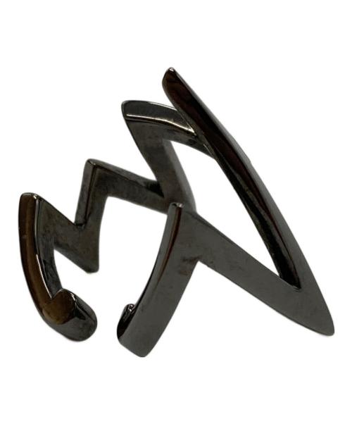 Yohji Yamamoto RIEFE（ヨウジヤマモト）Yohji Yamamoto RIEFE (ヨウジヤマモト) 黒艶ノイズイヤーカフ ブラックの古着・服飾アイテム