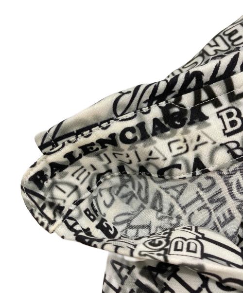 BALENCIAGA（バレンシアガ）BALENCIAGA (バレンシアガ) グラフィックプリントレーヨンシャツ ホワイト×ブラック サイズ:36の古着・服飾アイテム