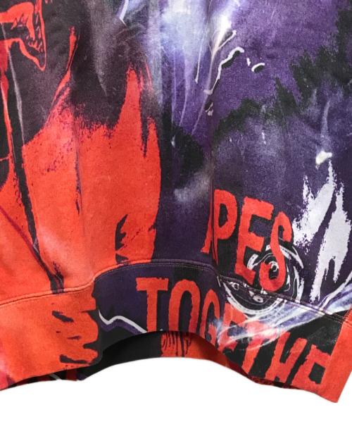 A BATHING APE（ア ベイシング エイプ）A BATHING APE (ア ベイシング エイプ) OVERPRINT RELAX FIT CREWNECK SWEATSHIRT レッド×パープル サイズ:Mの古着・服飾アイテム