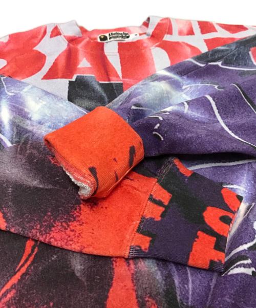 A BATHING APE（ア ベイシング エイプ）A BATHING APE (ア ベイシング エイプ) OVERPRINT RELAX FIT CREWNECK SWEATSHIRT レッド×パープル サイズ:Mの古着・服飾アイテム