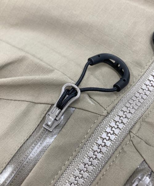 CMF OUTDOOR GARMENT（コンフィーアウトドアガーメント）CMF OUTDOOR GARMENT (コンフィーアウトドアガーメント) Guide Down L7 COEXSIT/ガイドダウンコエグジスト ベージュ サイズ:Mの古着・服飾アイテム