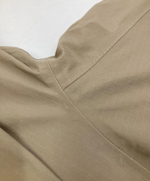 CMF OUTDOOR GARMENT（コンフィーアウトドアガーメント）CMF OUTDOOR GARMENT (コンフィーアウトドアガーメント) Guide Down L7 COEXSIT/ガイドダウンコエグジスト ベージュ サイズ:Mの古着・服飾アイテム