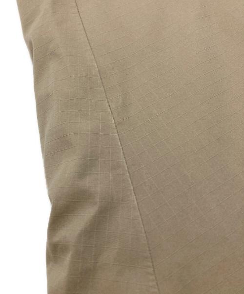 CMF OUTDOOR GARMENT（コンフィーアウトドアガーメント）CMF OUTDOOR GARMENT (コンフィーアウトドアガーメント) Guide Down L7 COEXSIT/ガイドダウンコエグジスト ベージュ サイズ:Mの古着・服飾アイテム