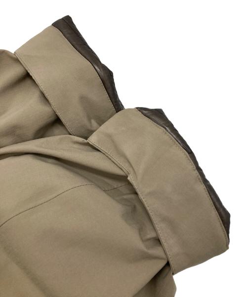 CMF OUTDOOR GARMENT（コンフィーアウトドアガーメント）CMF OUTDOOR GARMENT (コンフィーアウトドアガーメント) Guide Down L7 COEXSIT/ガイドダウンコエグジスト ベージュ サイズ:Mの古着・服飾アイテム