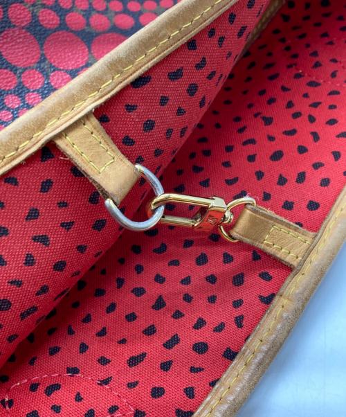 LOUIS VUITTON（ルイ ヴィトン）LOUIS VUITTON (ルイ ヴィトン) ヤヨイ・クサマ モノグラム・ウェーブ・ネヴァーフル MM ブラウン×レッドの古着・服飾アイテム