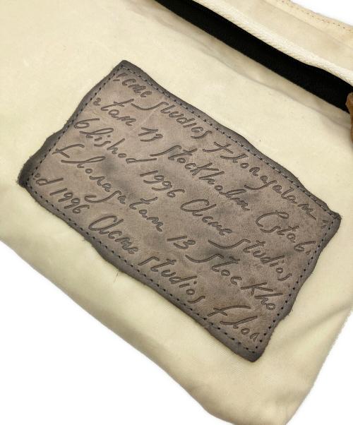 Acne studios（アクネ ストゥディオス）Acne studios (アクネ ストゥディオス) ショルダーバッグ ベージュの古着・服飾アイテム