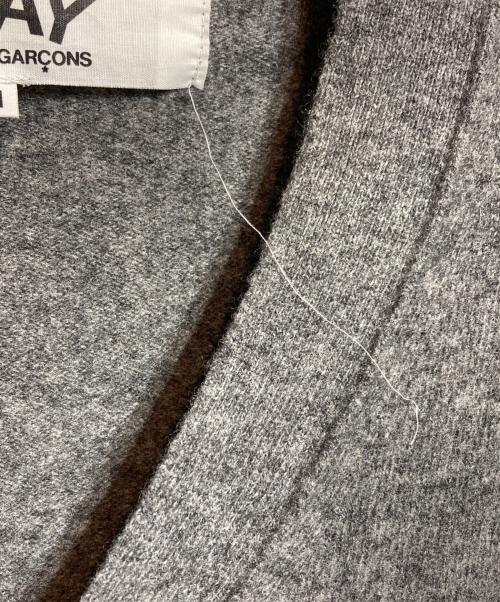 PLAY COMME des GARCONS（プレイコムデギャルソン）PLAY COMME des GARCONS (プレイコムデギャルソン) ハートワッペンロゴカーディガン グレー サイズ:Mの古着・服飾アイテム