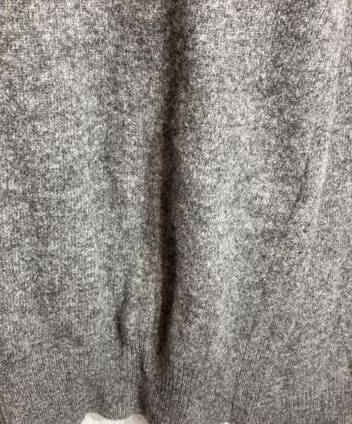 PLAY COMME des GARCONS（プレイコムデギャルソン）PLAY COMME des GARCONS (プレイコムデギャルソン) ハートワッペンロゴカーディガン グレー サイズ:Mの古着・服飾アイテム