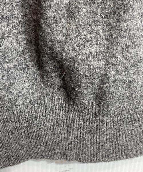 PLAY COMME des GARCONS（プレイコムデギャルソン）PLAY COMME des GARCONS (プレイコムデギャルソン) ハートワッペンロゴカーディガン グレー サイズ:Mの古着・服飾アイテム