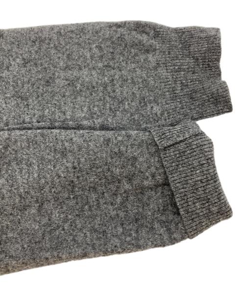 PLAY COMME des GARCONS（プレイコムデギャルソン）PLAY COMME des GARCONS (プレイコムデギャルソン) ハートワッペンロゴカーディガン グレー サイズ:Mの古着・服飾アイテム