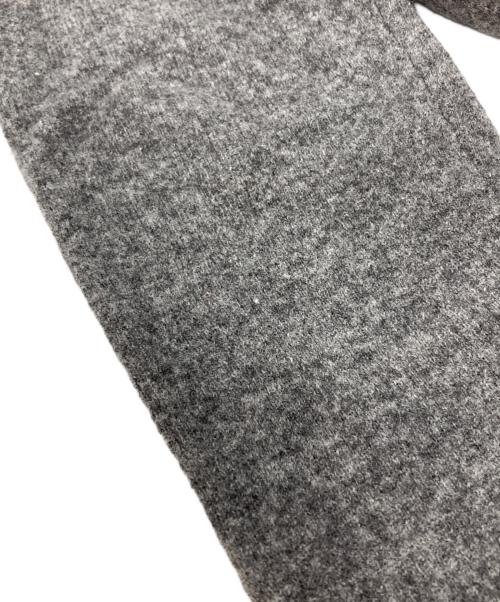 PLAY COMME des GARCONS（プレイコムデギャルソン）PLAY COMME des GARCONS (プレイコムデギャルソン) ハートワッペンロゴカーディガン グレー サイズ:Mの古着・服飾アイテム