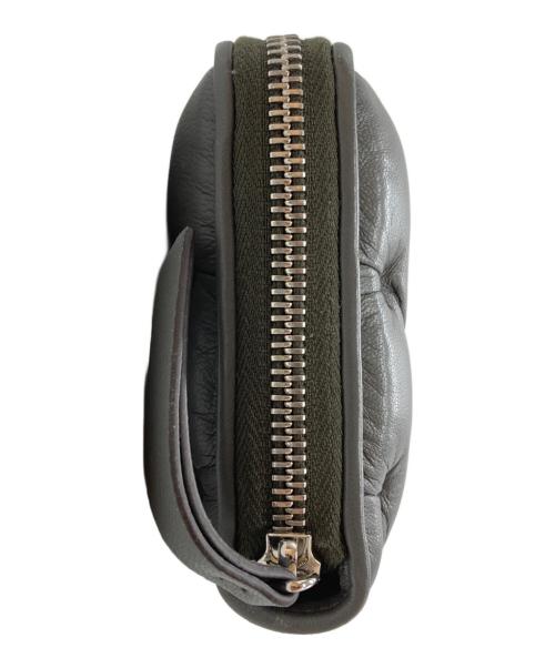 Maison Margiela（メゾンマルジェラ）Maison Margiela (メゾンマルジェラ) グラム スラム エンブローダリー ウォレット グレー サイズ:不明の古着・服飾アイテム