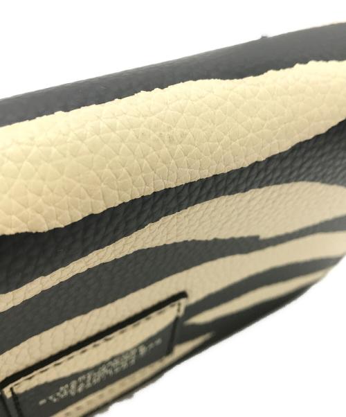 MARC JACOBS（マークジェイコブズ）MARC JACOBS (マークジェイコブズ) ゼブラ柄ショルダーバッグ ホワイト×ブラックの古着・服飾アイテム